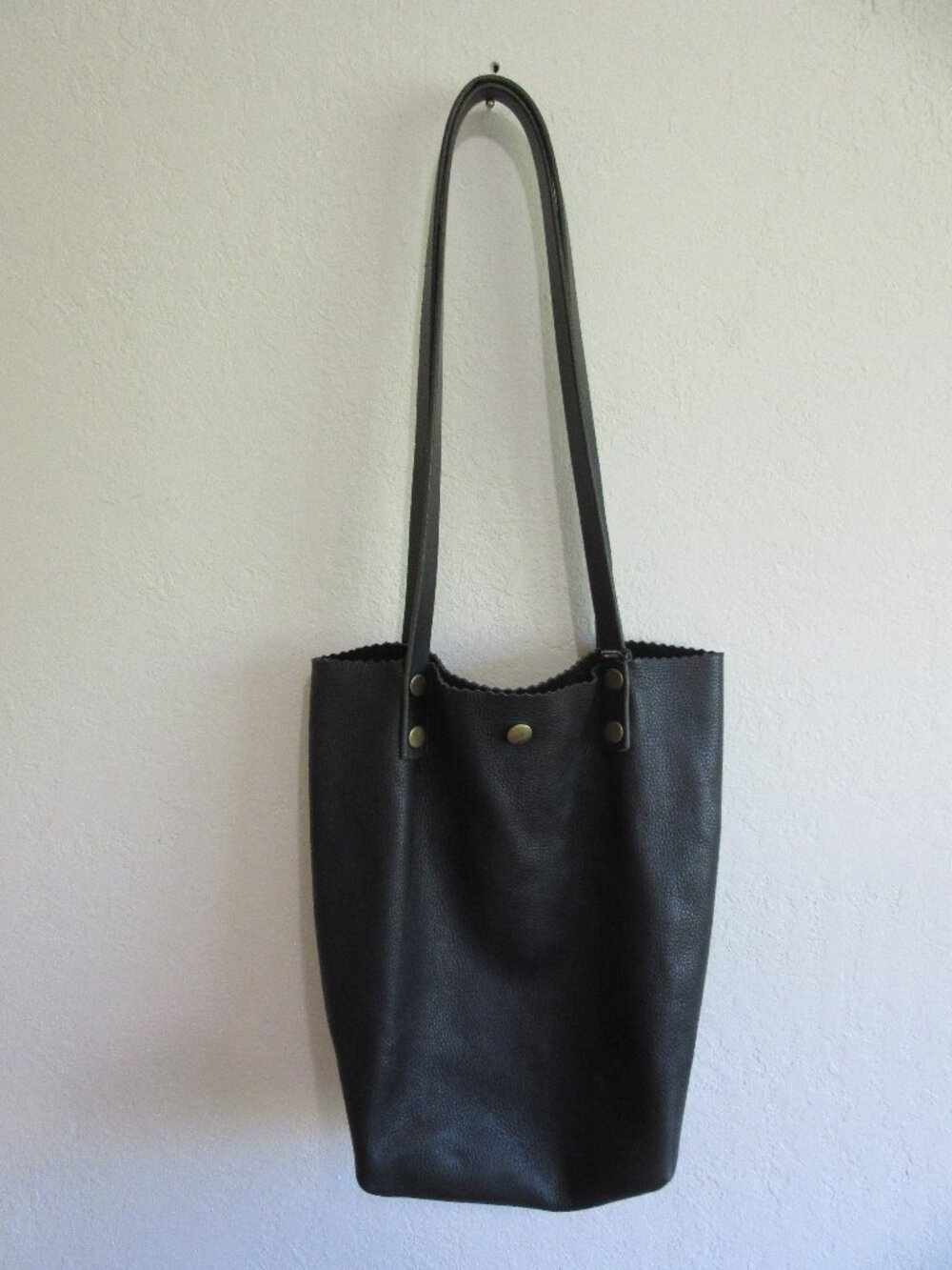 TANDY Black Leather Minimalist Shoulder Bag